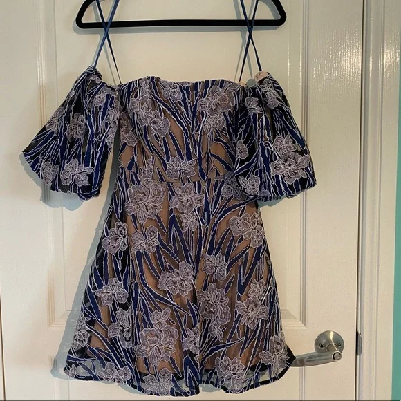 ELLIATT - Size XS - Mini Floral Lace Dress with Detachable Sleeves - Picture 1 of 6